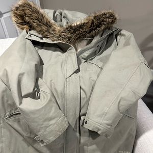 volcom jacket size Large girls